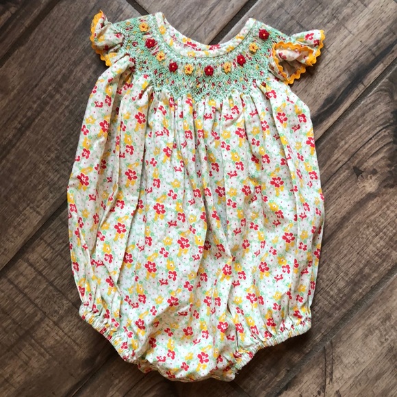Orient Express Inc Other - Beyond adorable Orient Express Inc smocked bubble.